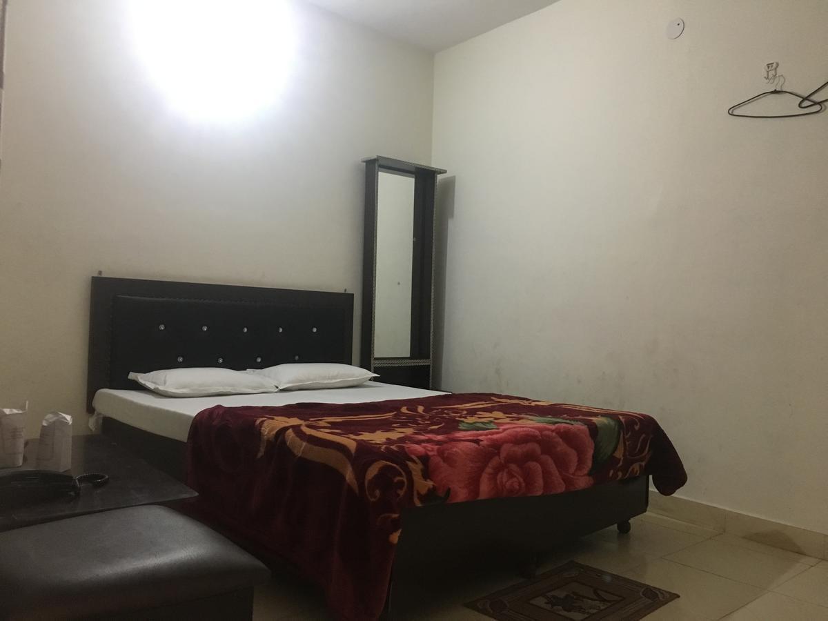 ג'אמו Oyo 12976 Hotel New Fiza מראה חיצוני תמונה