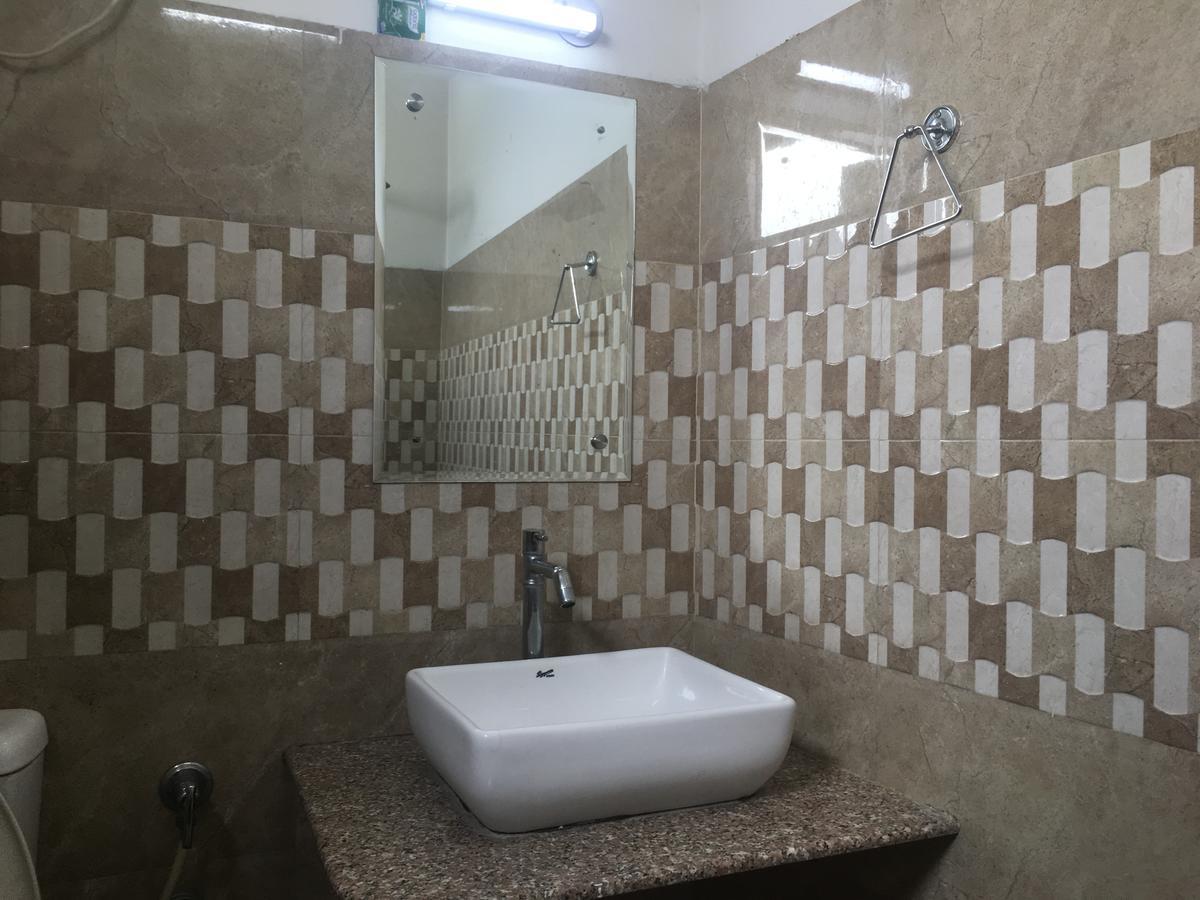 ג'אמו Oyo 12976 Hotel New Fiza מראה חיצוני תמונה